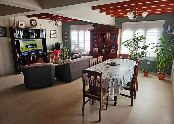Casa De Familia